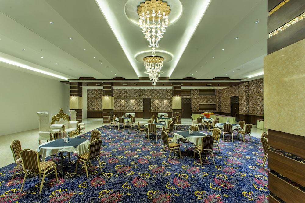 Hotel Abika Elite Ujjain Buitenkant foto