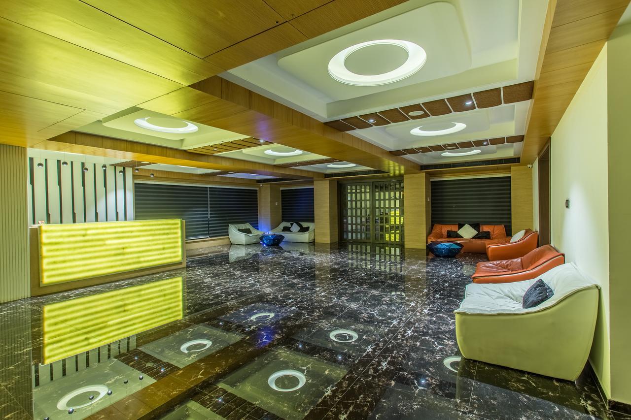 Hotel Abika Elite Ujjain Buitenkant foto