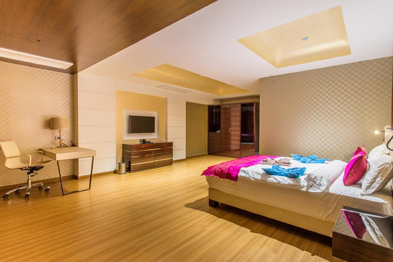 Hotel Abika Elite Ujjain Buitenkant foto