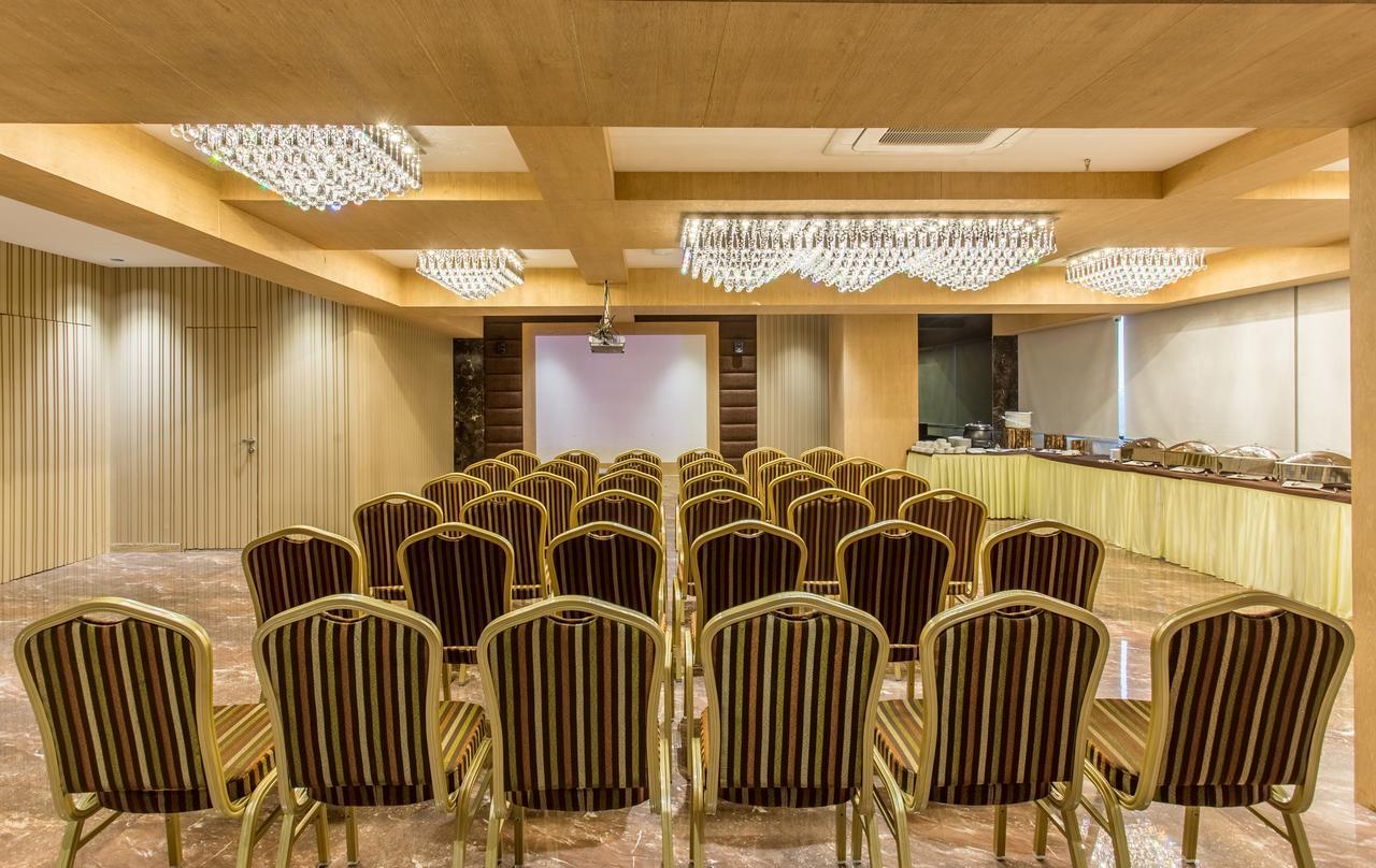 Hotel Abika Elite Ujjain Buitenkant foto