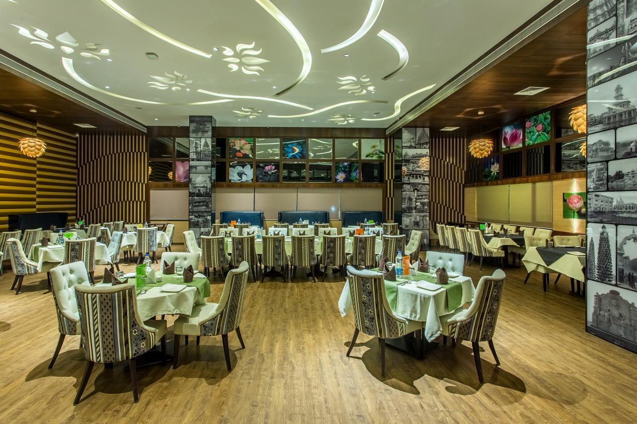 Hotel Abika Elite Ujjain Buitenkant foto